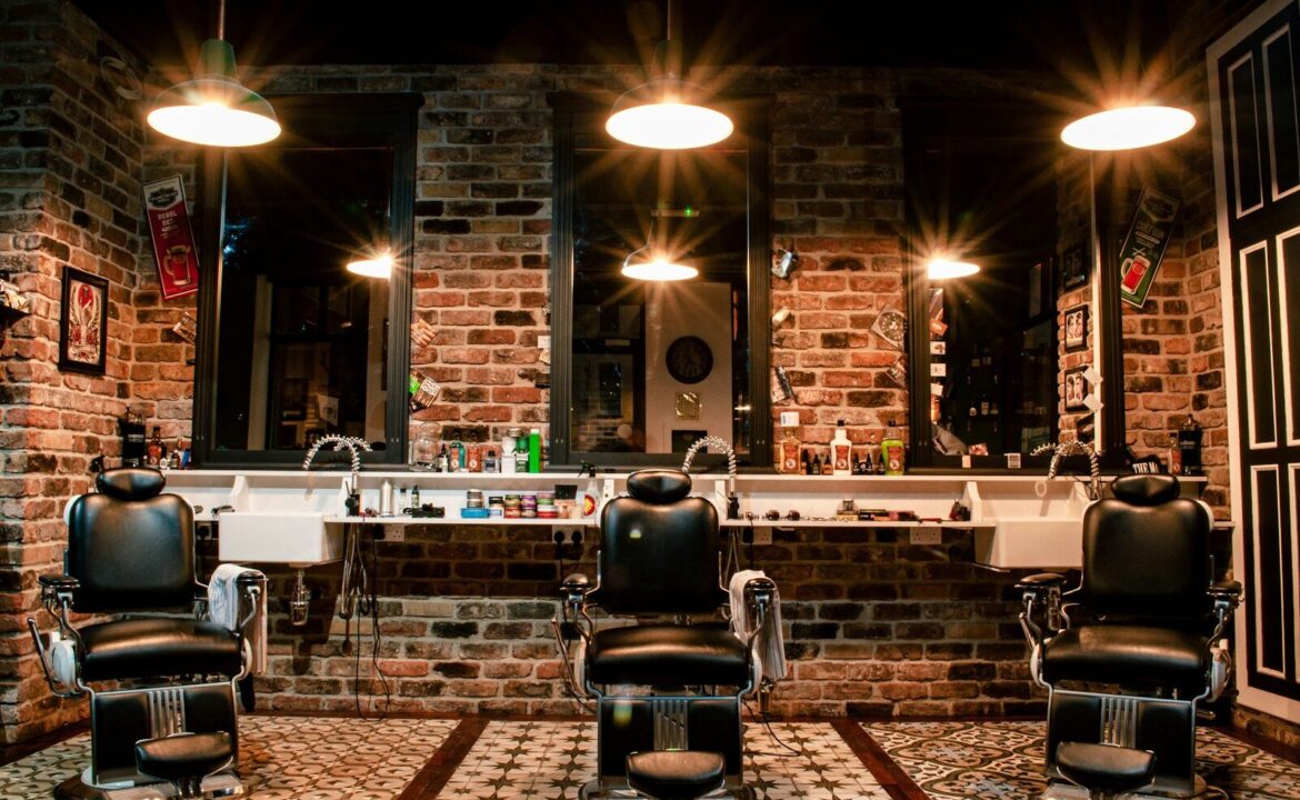 Lorraine meets Anderson the barber at Macmillan - Lorraine Grover Lorraine meets Anderson the barber at Macmillan - Lorraine Grover